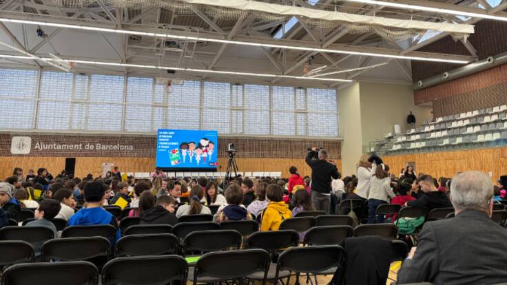 CRÒNICA. Els nens i nenes de Barcelona presenten l'agenda dels infants