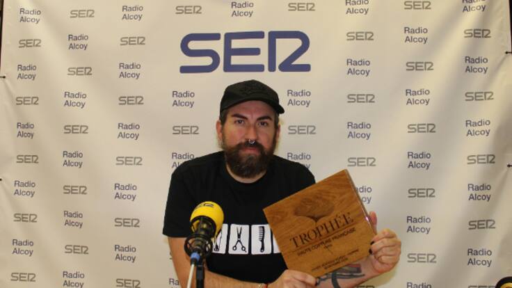 L'estiliste alcoià Javier Ventoso, premiat a un certamen de París