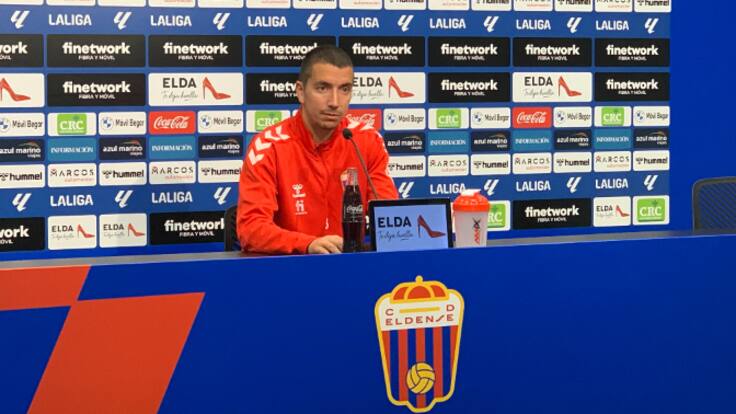 Pedro Capó, futbolista del Eldense, antes de visitar al Sporting de Gijón