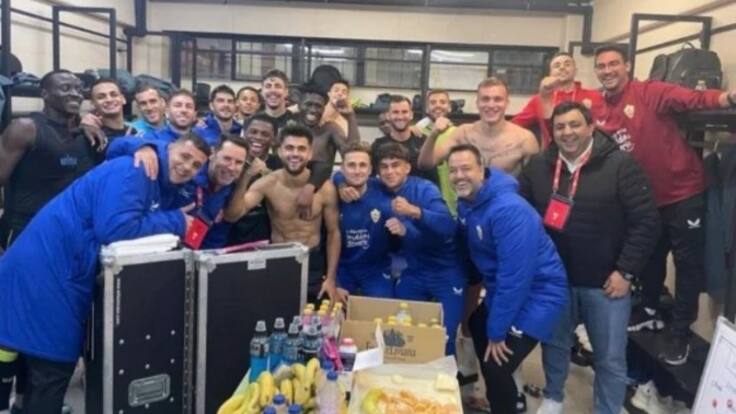 El Almería no encuentra soluciones y se aferra al mercado.