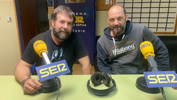 Entrevista a dos de los cinco integrantes del grupo de rock setabense "A Mansalva", Nando y Rubén