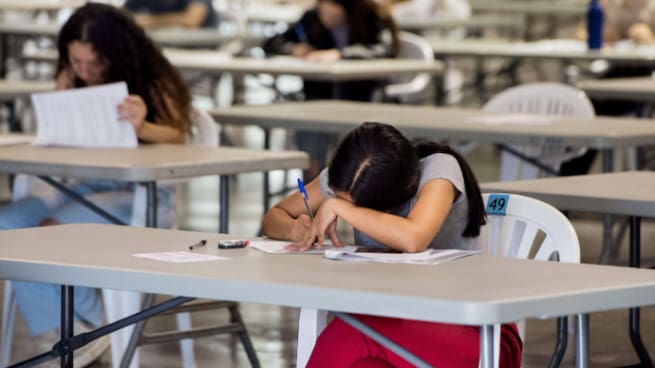 Informe PISA: A las chicas las matemáticas les crea ansiedad(12/12/2023)