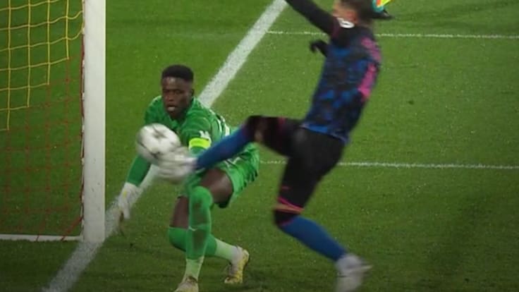 Ramos dejó un panenka de ensueño frente al Lens... y se jugó la expulsión: pudo ver roja por esta acción con Samba