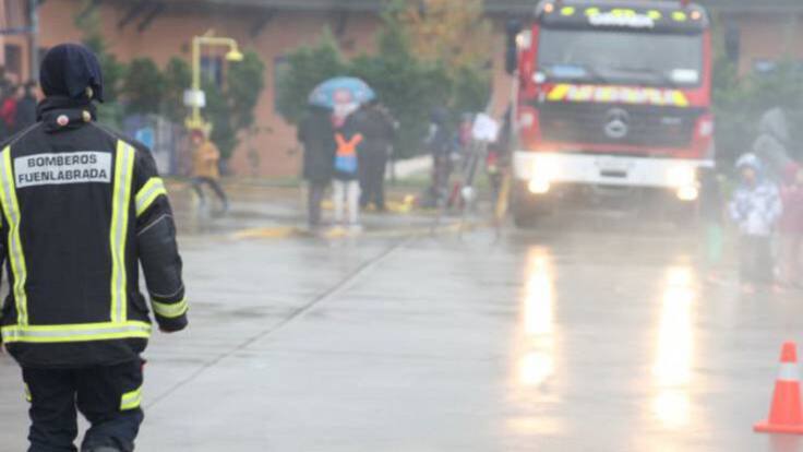 El alcalde de Fuenlabrada, Javier Ayala, habla de la integración de los Bomberos fuenlabreños en la red de Parques de Bomberos de la Comunidad de Madrid.