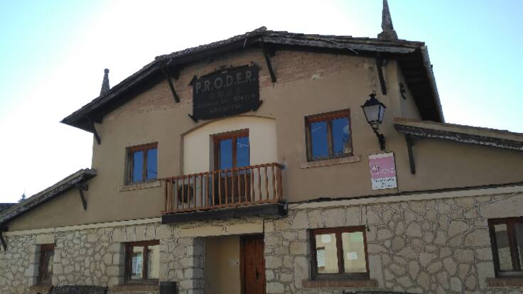 Ángel García, nuevo presidente de ADRI Ribera del Duero burgalesa y el gerente de la Asociación, Héctor Ibáñez, hacen balance de la última etapa y de proyectos futuros de desarrollo en la comarca