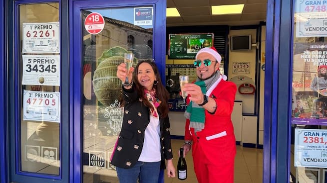 La lotera de Peñaranda, Carmen Santiago, reparte casi 4 millones de euros en el sorteo de la Lotería de Navidad 2023 (22/12/2023)
