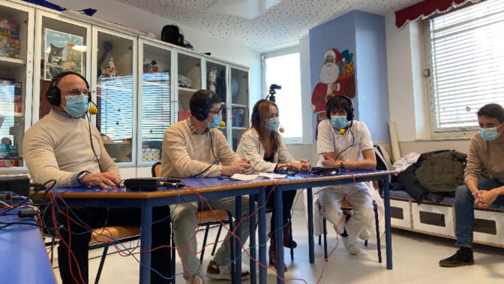 "A la vida le pediría salud": El Larguero, junto a Luis de la Fuente, visita a los niños y niñas del Aula Hospital La Paz