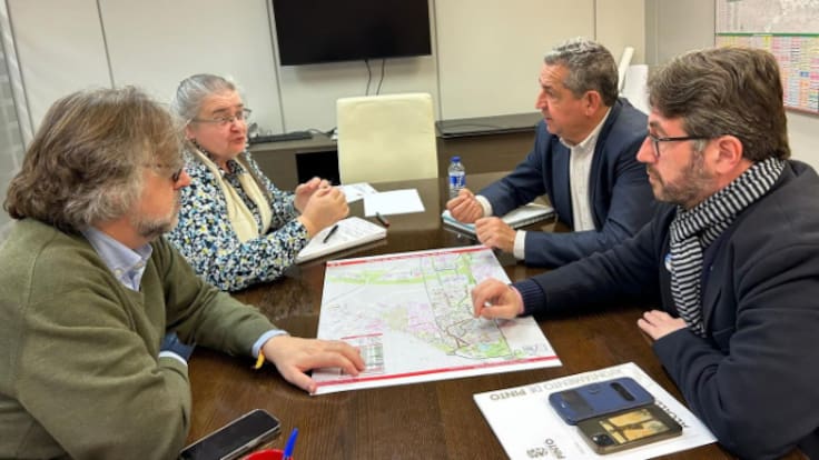 Francisco José Pérez, concejal de Movilidad de Pinto, explica las peticiones realizadas al Consorcio Regional de Transportes de la Comunidad de Madrid.