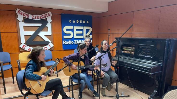El grupo de mujeres Komando Komare ha acudido a la sección 'Los Músicos No Madrugan' para llenar las ondas con su flamenco dedicado a grandes mujeres - Hoy por Hoy Zaragoza (08/03/2023)