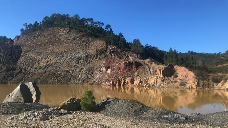 Por los pinos y las tierras rojas de Cuenca hasta las minas de Henarejos