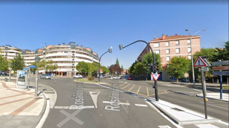 Vecinos de Ariznabarra denuncian la peligrosidad de la rotonda del Olivo