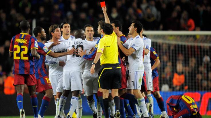 "¿Qué equipo crees que ha sido más beneficiado por los arbitrajes, FC Barcelona o Real Madrid?": Iturralde González da su opinión