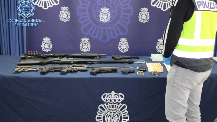 Detenido en Los Pajaritos por amenazar con una pistola a un vecino para que le reformara su piso