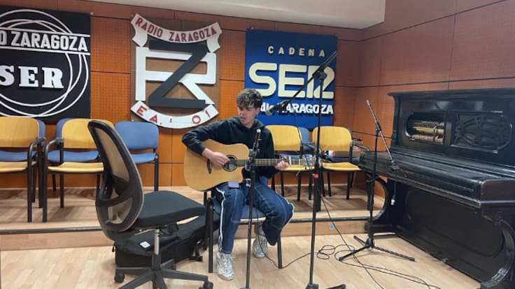 El cantante Arey ha mostrado su faceta sensible e íntima en la sección 'Los Músicos no Madrugan' de Hoy por Hoy Zaragoza - 22/03/2023