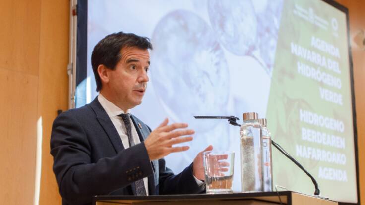 La primera llamada del día con Mikel Irujo, consejero de Desarrollo Económico y Empresarial