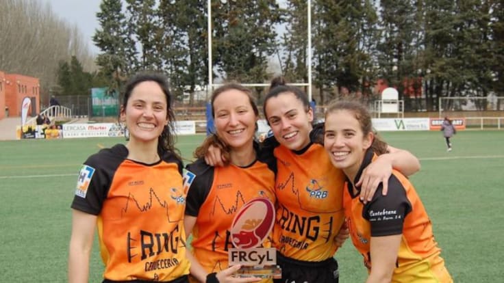 La peñafielense Ángela Calvo, jugadora del Pingüinas Burgos, está disfrutando del deporte y sus éxitos y nos los cuenta en Hoy por Hoy