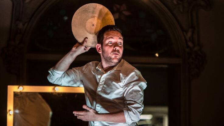 La técnico de Cultura del Ayuntamiento, Toñi Lázaro, repasa los actos organizados para este mes de abril