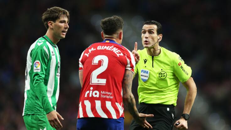La propuesta del Atlético de Madrid para mejorar el arbitraje español que avala Iturralde González: "Es viable"