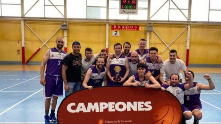 El entrenador del Juventud Aranda, Roberto Varela, y el capitán, David Mora, repasan en El Banquillo el título y ascenso conseguidos