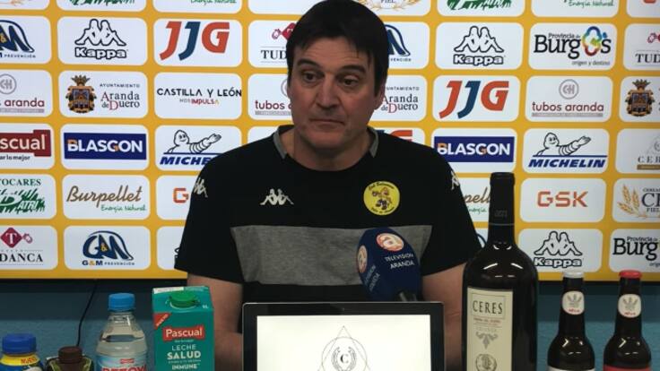 El entrenador del Tubos Aranda, Mariano Ortega, recientemente renovado, repasa en El Banquillo el presente y futuro del equipo