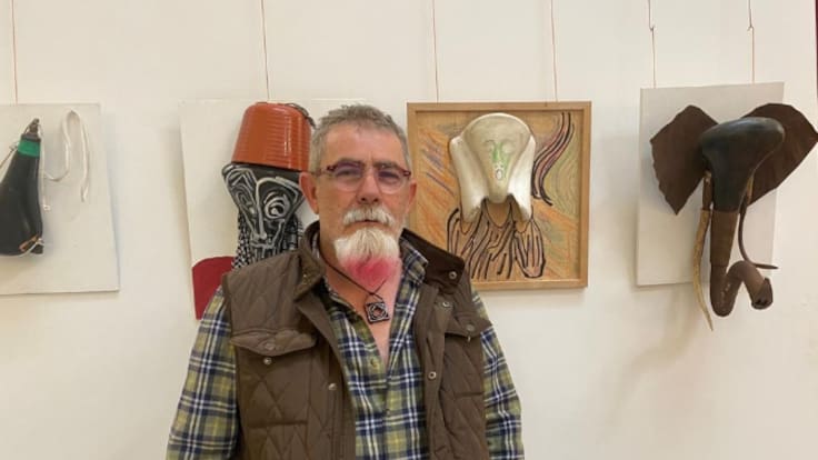 Las mil caras de los sillines de bici de José Luis Martínez, artista de Cuenca