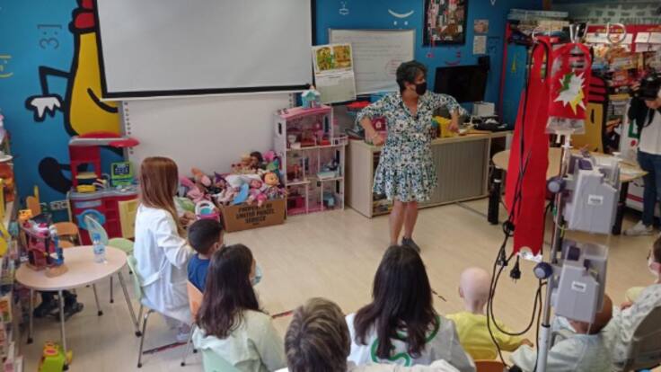 Irene Vallejo lleva cuentacuentos al Hospital Infantil de Zaragoza