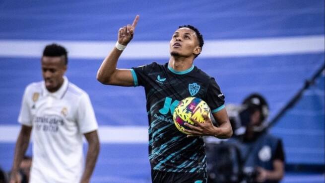 La UD Almería juega finales, según Lázaro