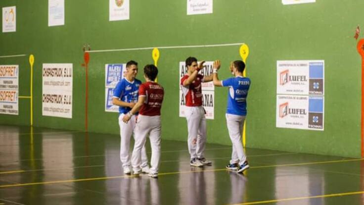 Asier Arteaga y Diego Iturriaga dos de los pelotaris que se juegan este fin de semana en Aranda el pase a la final de Parejas hablan en El Banquillo