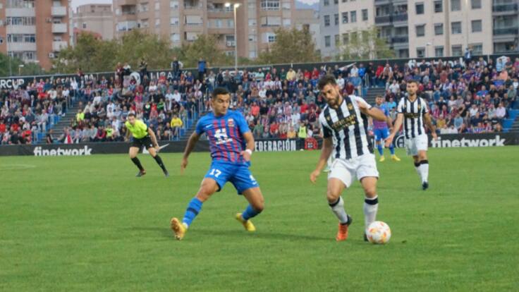 Jesús Clemente, futbolista del Eldense, confía en las posibilidades del equipo