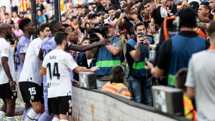 Endurecer protocolos, sanciones más rápidas y acabar con la impunidad: cómo atajar ataques racistas como el de Vinicius en Mestalla