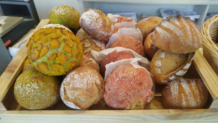 "Se puede hacer y es aconsejable...": no pasa nada por congelar el pan y si es artesano, mejor