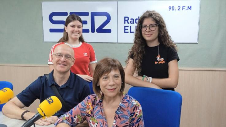 Ana María Esteve y Julián Santos, profesorado Monastil Elda y Ana y Lucía García, alumnas