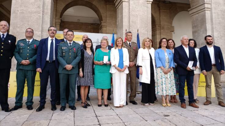 Pilar Bernabé en la entrega de las medallas de Protección Civil