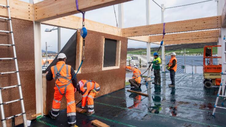 La primera llamada del día con Iñigo Eugui, presidente del clúster de la industrialización de la construcción de Navarra