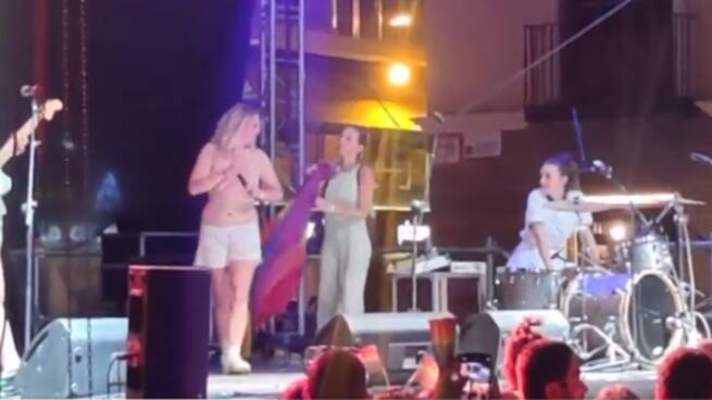 "Yo creo que él se pensaba que me iba a doblegar": Roció Saiz cuenta cómo fue el momento en el que un policía trató de detenerla por mostrar un pecho en el Festival LGTBI de Murcia