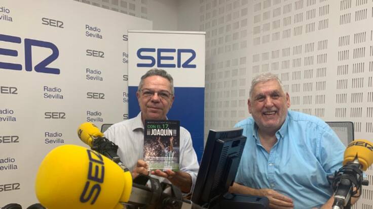 Miguel Gallardo presenta su libro "Con el 17... ¡Joaquín!, dedicado al mítico ex jugador del Betis