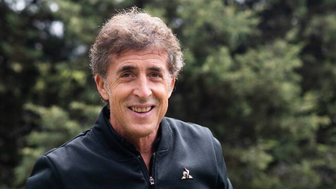 "¡Vaya movida que tenéis aquí, es la leche!" Perico Delgado alucina con el despliegue del Tour en Bilbao