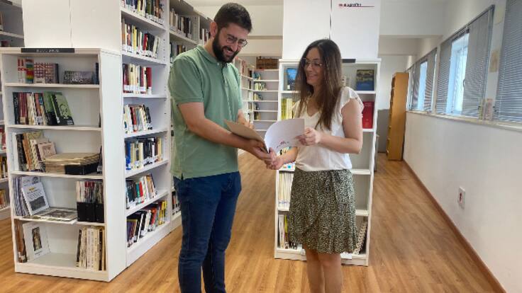 Rafa Revert explica el premi aconseguit per la Biblioteca Ramón Haro Esplugues d'Agullent