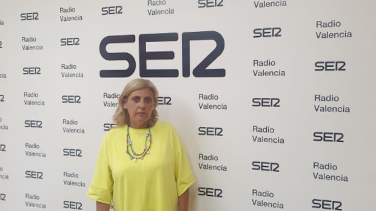 Reportaje sobre 'Ayuda a Una Familia' y entrevista a una de las dirigentes de la organización, Marise García