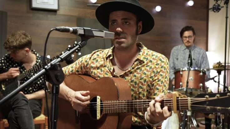 Conversamos con el cantante Luis Carrillo