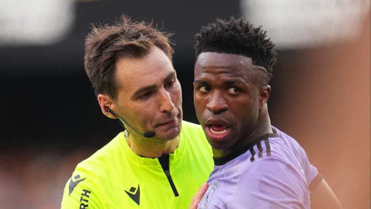 De Burgos Bengoetxea: "No es verdad que por compañerismo no se quiera intervenir desde el VAR, quiero que me corrijan"