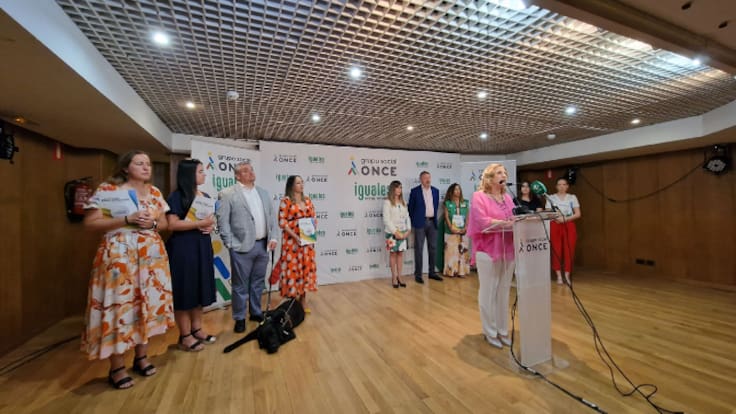Balance de la ONCE en Granada con directores regional y provincial, Cristóbal Martínez y Carmen Aguilera