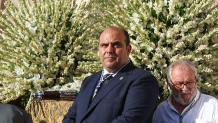 El recuerdo a Alberto Gallardo y la nueva parihuela de madera del paso de la Virgen centran las charlas de capataces y costaleros el 15 de agosto