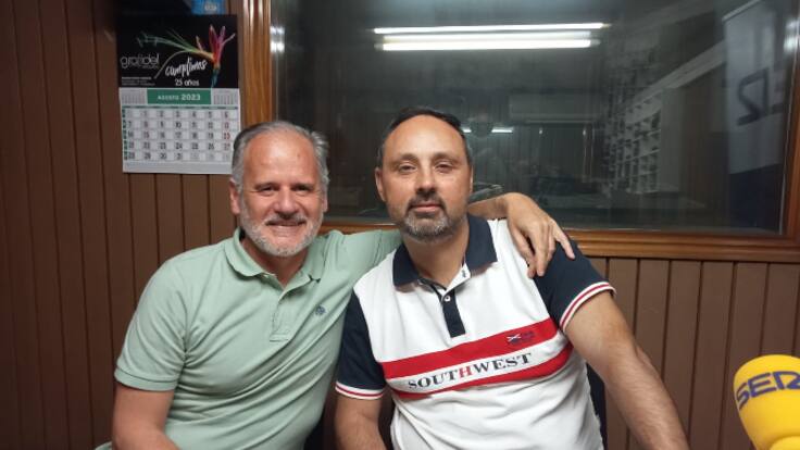 José Miguel Juan,presidente y Antonio Palao, Premio Nazarie, en Radio Villena SER