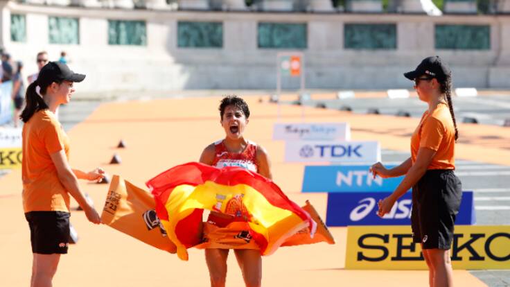 María Pérez, entrevista por José Luis Sastre en Hoy por Hoy tras proclamarse campeona del mundo de 35 Km marcha, su segunda medalla de oro en cuatro días después de lograr el título en los 20 Km el pasado domingo