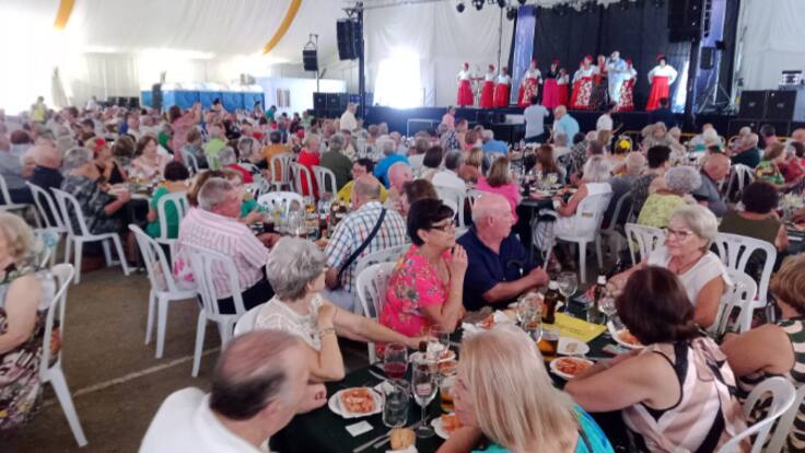 Directo "Comida de Mayores" en la Caseta Municipal de Linares