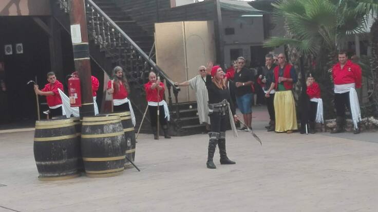 Susana Maciá, cronista de la comparsa de Piratas