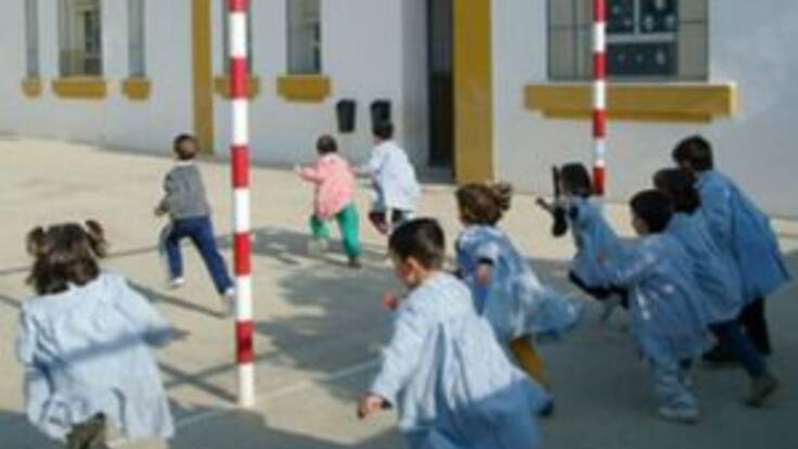 Miguel Ángel Araúz, delegado de Educación en Sevilla: "El día se ha desarrollado normal, un día feliz para las familias, sin incidentes, solo algún profesor o monitor que ha llegado tarde"