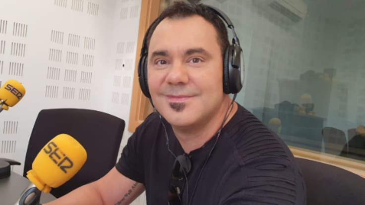 Charlamos con el cantante Mikel Oteiza