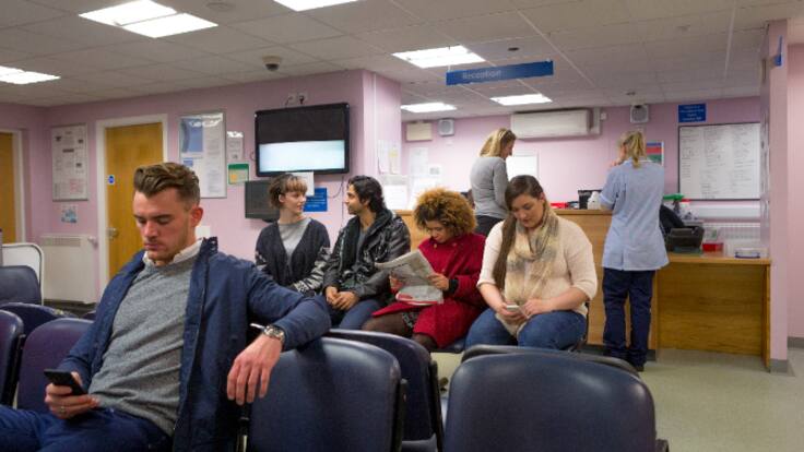 "El tiempo en consulta debe ser el que necesita el paciente, no el que dice un algoritmo": un médico denuncia la falta de tiempo para atender a sus pacientes